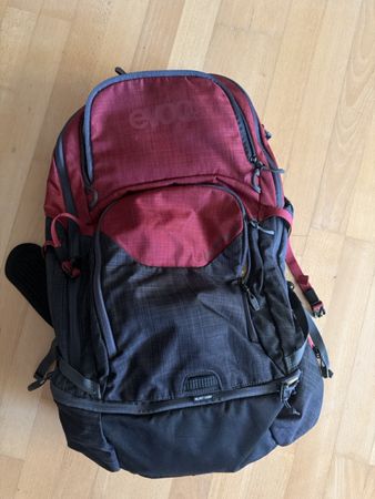 Evoc Rucksack dunkelrot/grau guter Zustand