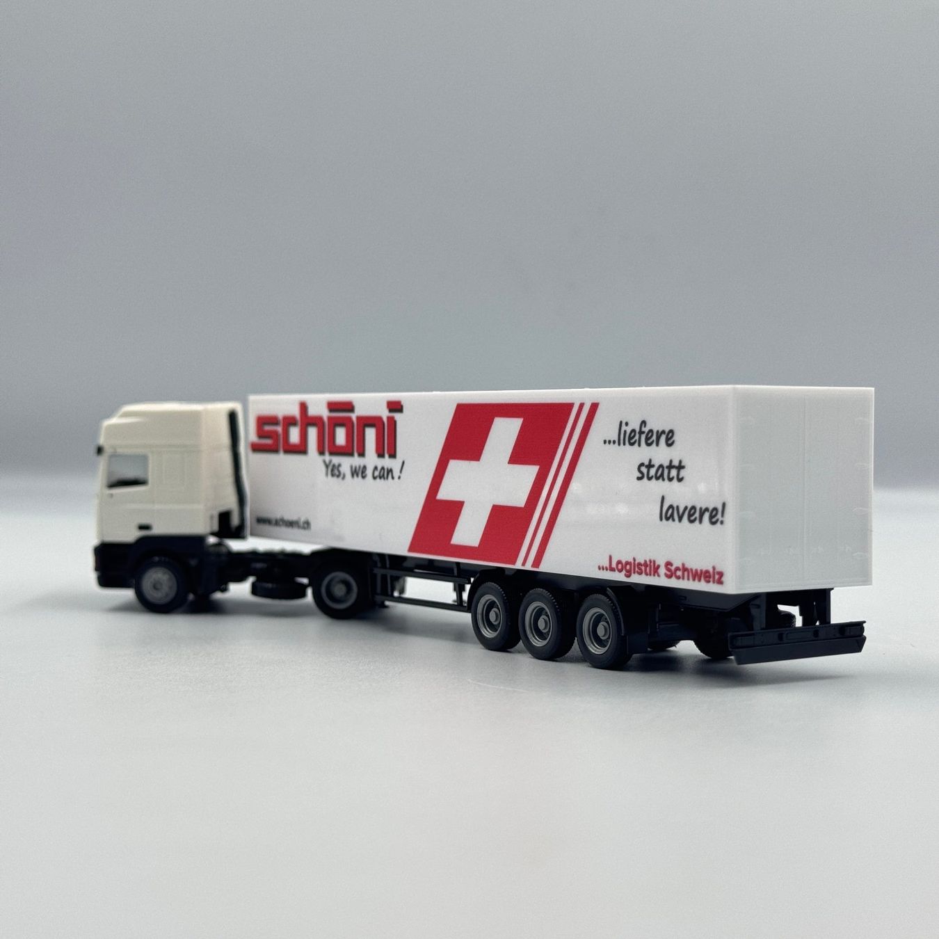 Herpa Modellini d'auto: DAF Schöni "Yes we can!" 1/87 HO – Nuovo e nell'imballaggio originale da Hochfelden venduto da aviatikboerse_top 1
