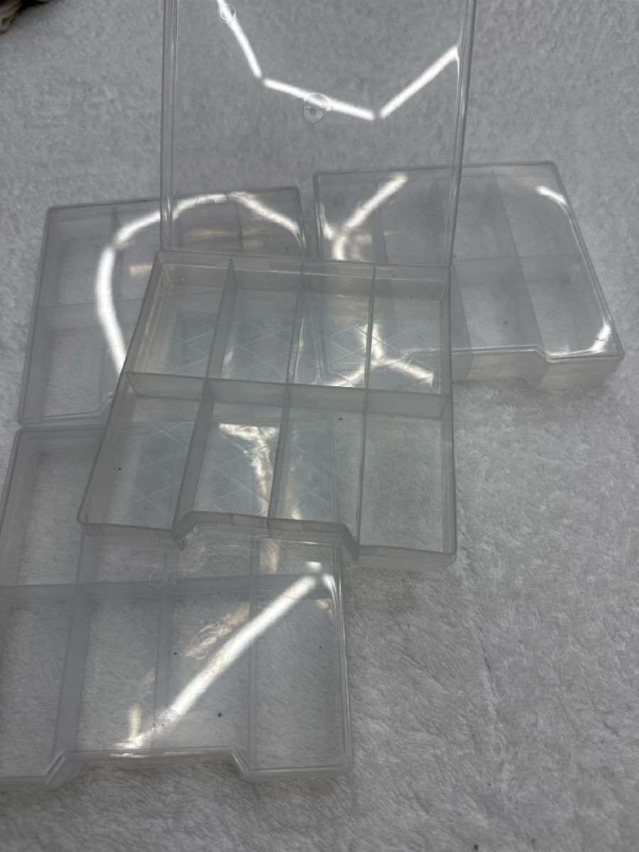 Sonstige Dekorationen & Accessoires: 4Boîtes de rangement compartimentées transparentes x 4 état  – Gebraucht aus Chenens von anasantos90