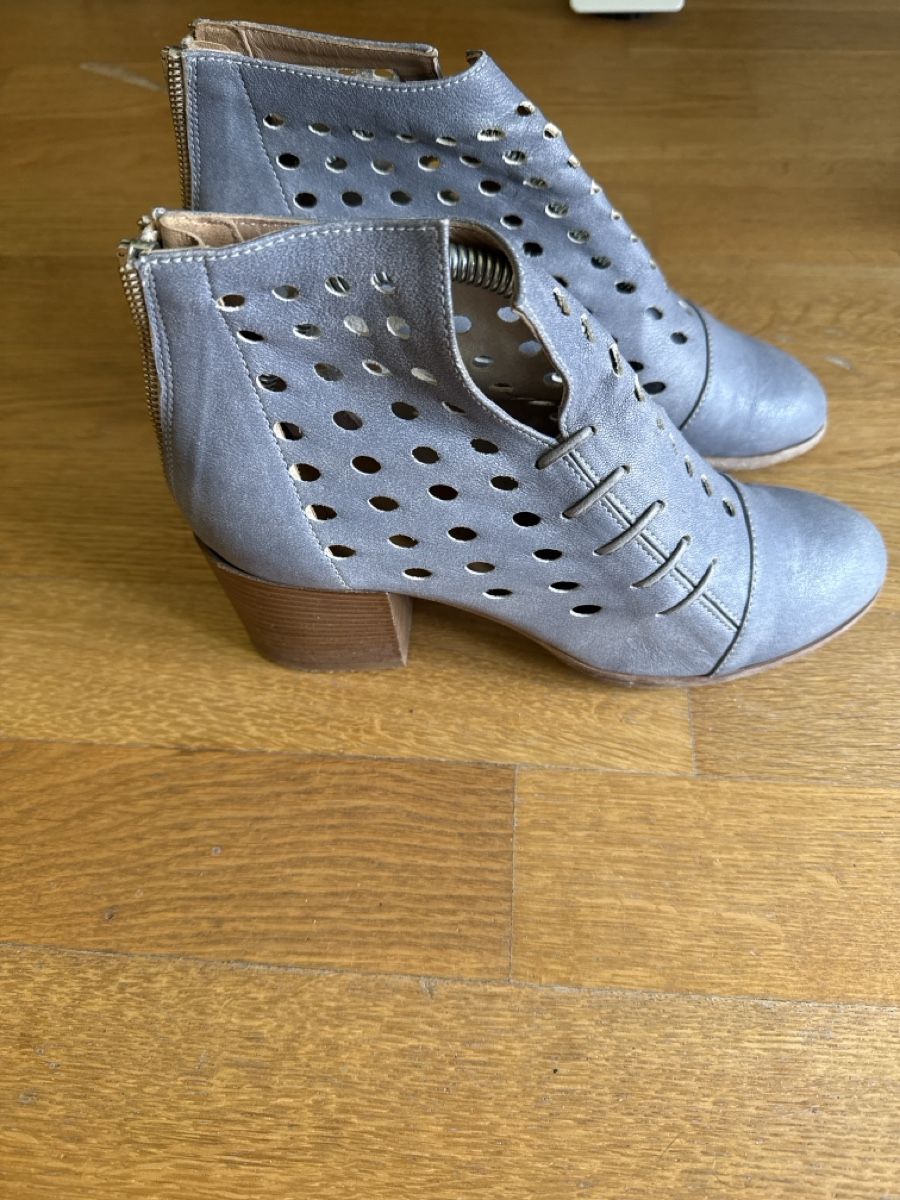 Scarpe da donna: Sommerstiefel 37  – Usato da Zürich venduto da run_9l9c 1
