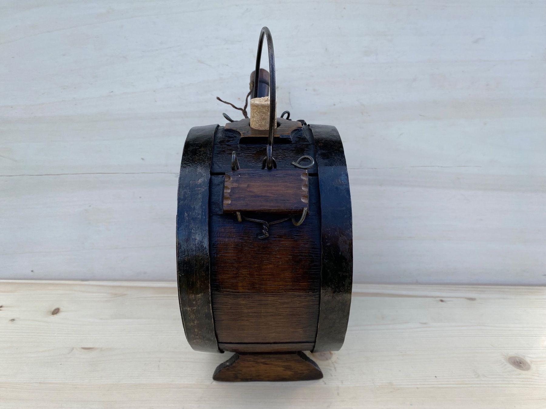 Cloches & sonnailles: schönes antikes Holzfässchen – D'occasion à Feldbach par Olive1 7