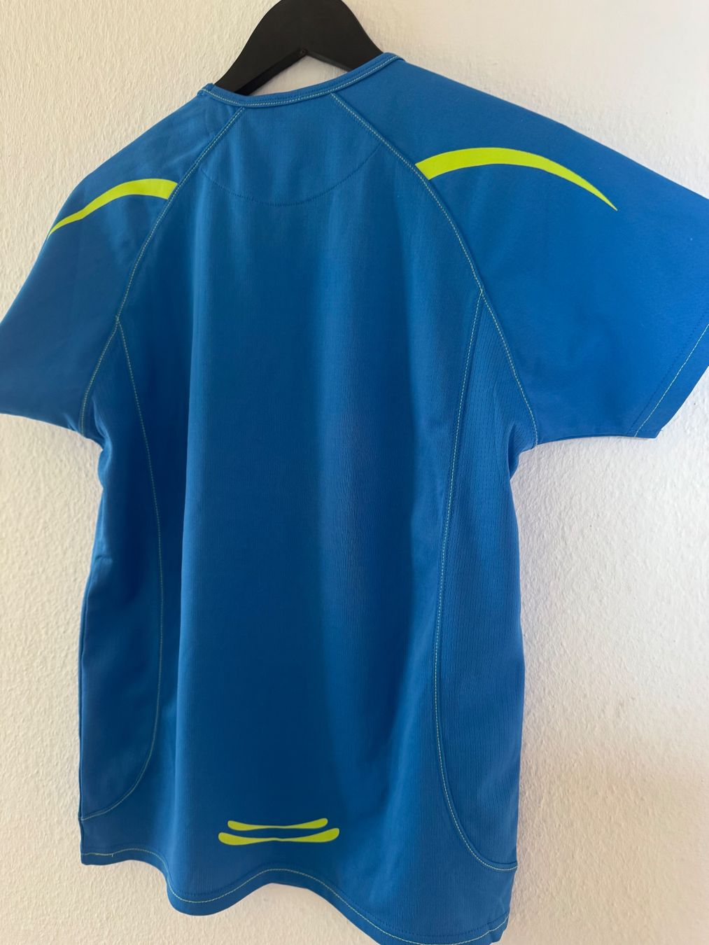 T-shirts: Kurzarm T-Shirt – Neuf avec emballage d'origine à Losone par Kleeblatt_1 1