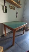 Vintage Küchentisch / Schreibtisch mit grüner Linoleumplatte