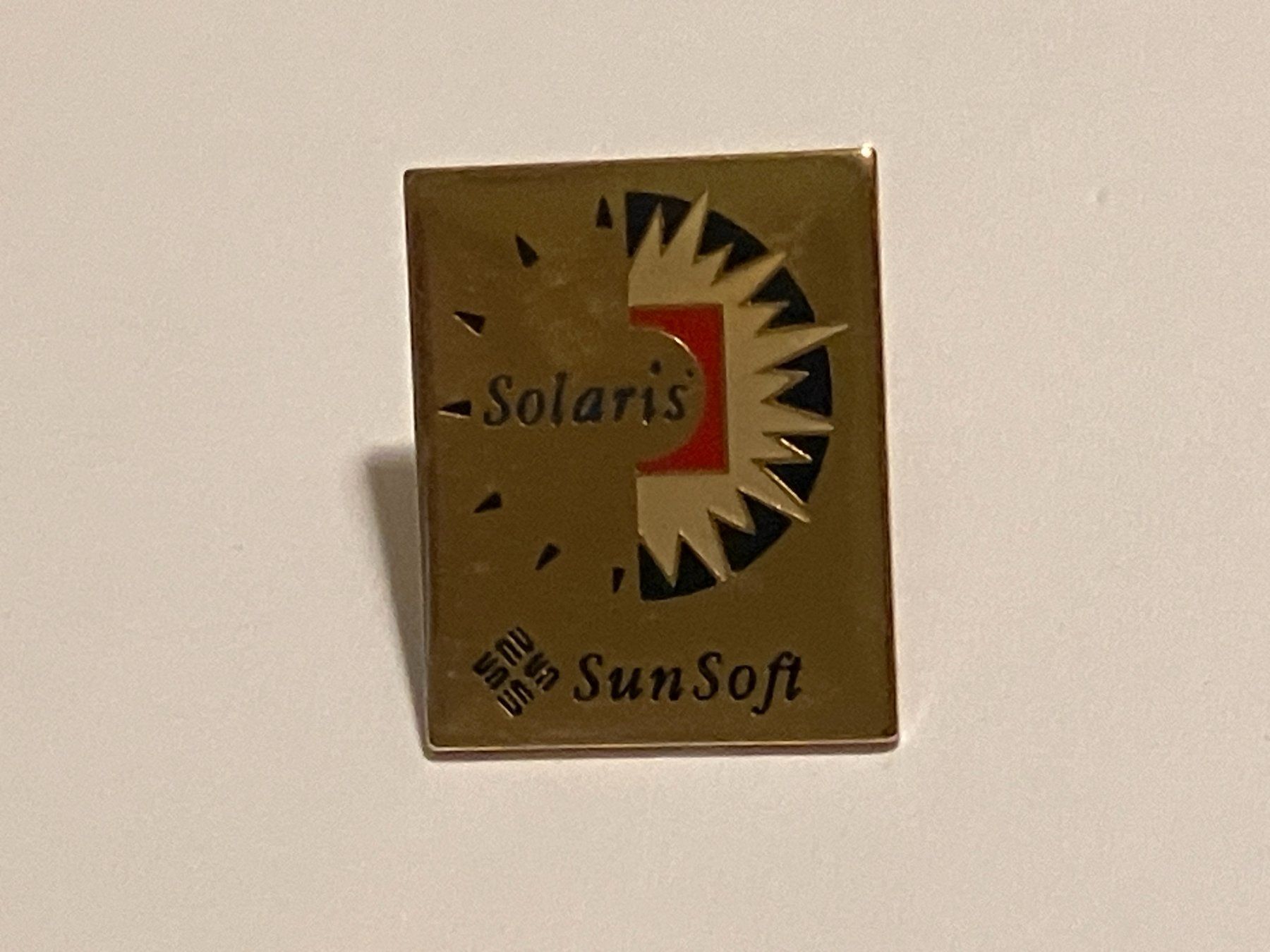 Placchette & Badge: 1 Pin Solaris Sunsoft – Usato da Basel venduto da djwwpp