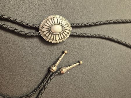 23) Bolo-Tie Westernkrawatte Sonnen-Optik Silber