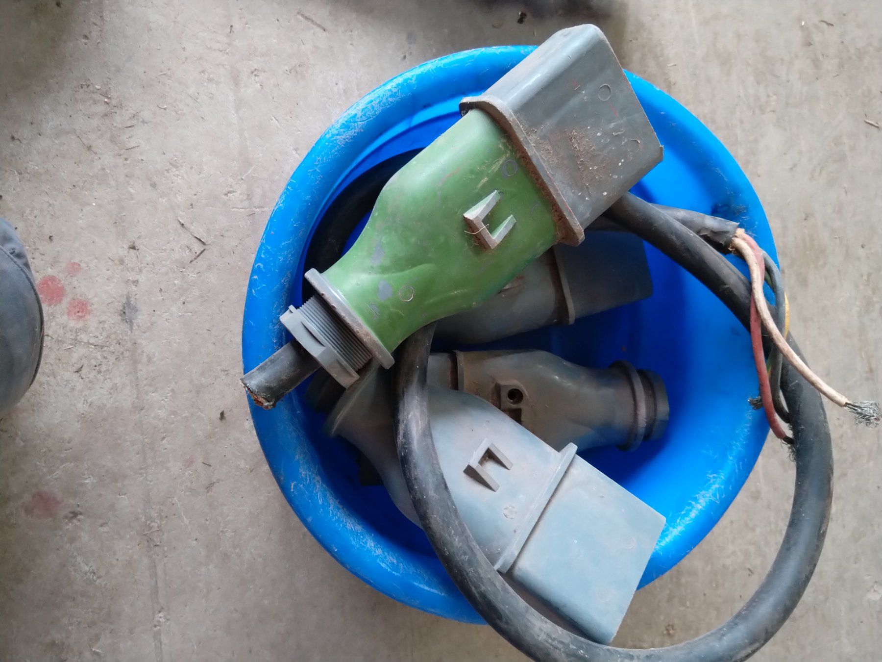 Stecker: I 40 Stecker – Gebraucht aus Neuenkirch von Mube6 3