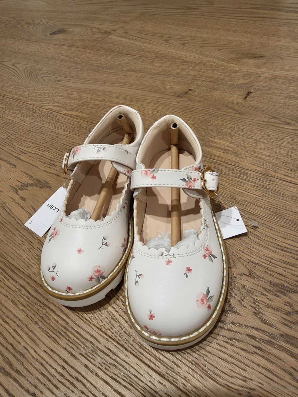 Next Chaussures filles: Next Mädchen Schuhe, neu, Gr. 25.5, Blumenmuster – Neuf (Voir description) à Bülach par tet_nq2w 1