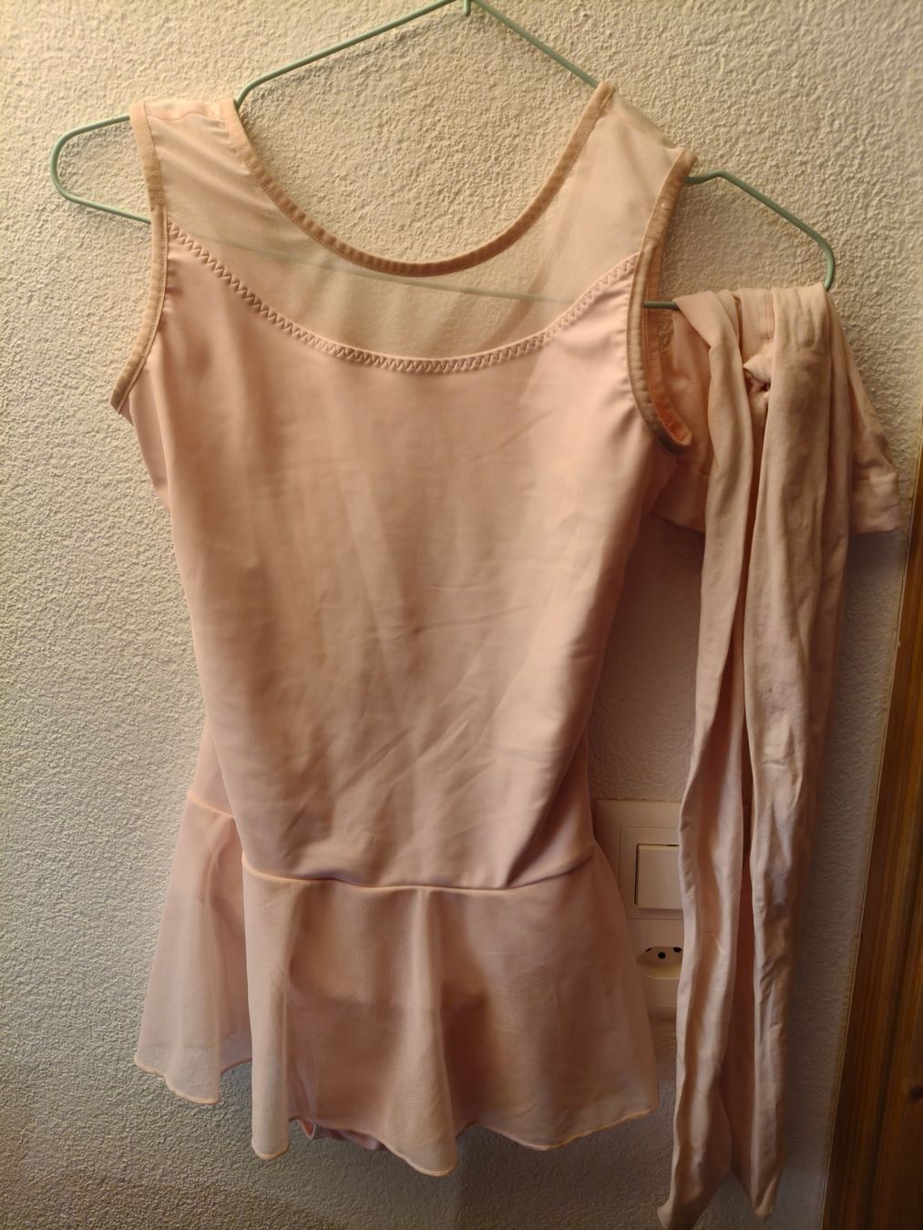 Lotti & Set di vestiti: Ballettkleider Gr. 128-134 – Usato da Sargans venduto da SE3 1