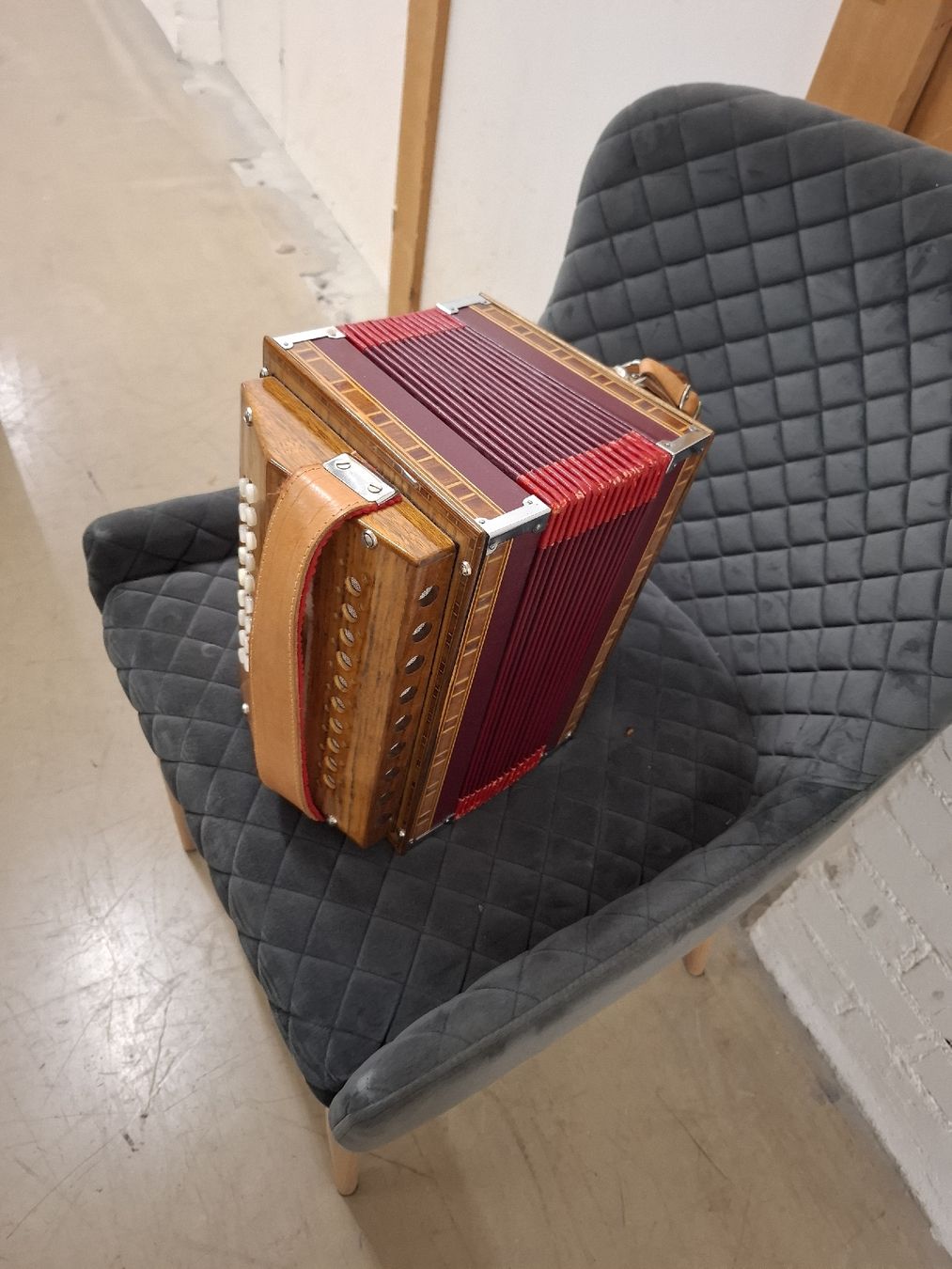 Strumenti musicali: 2 chorig schwyzerorgeli – Usato da Villeneuve venduto da BibiVintage 9