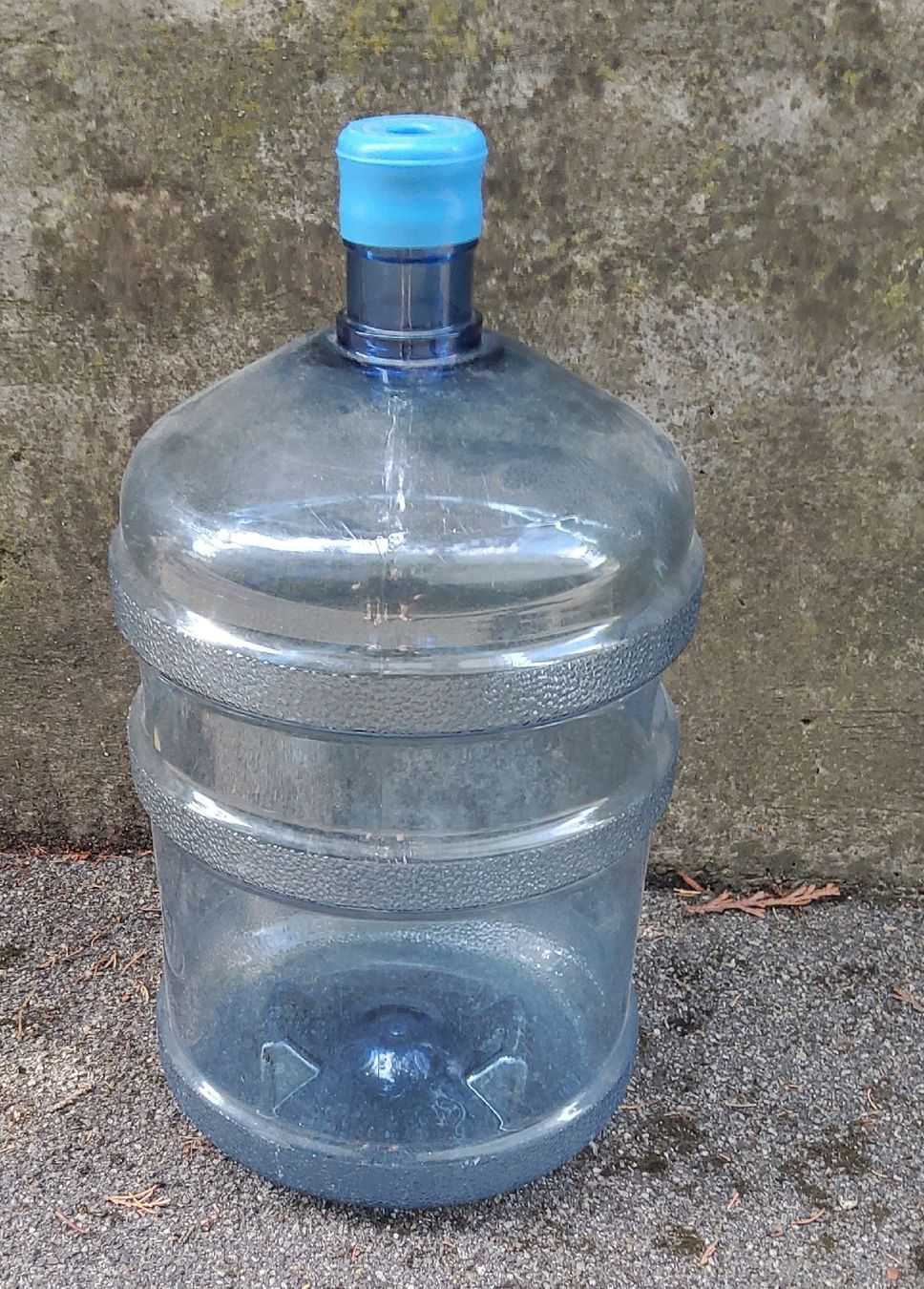 Autres vaisselles & verres: 18,9-Liter-Wassergallone mit Deckel – D'occasion à Winterthur par eob_fw5j