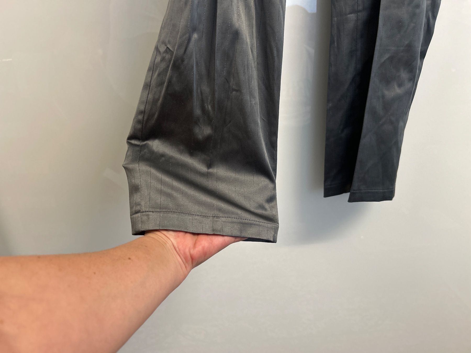 Pantalons: Freizeithose Straight Leg NEU – Neuf avec emballage d'origine à Regensdorf par Spyke55 2