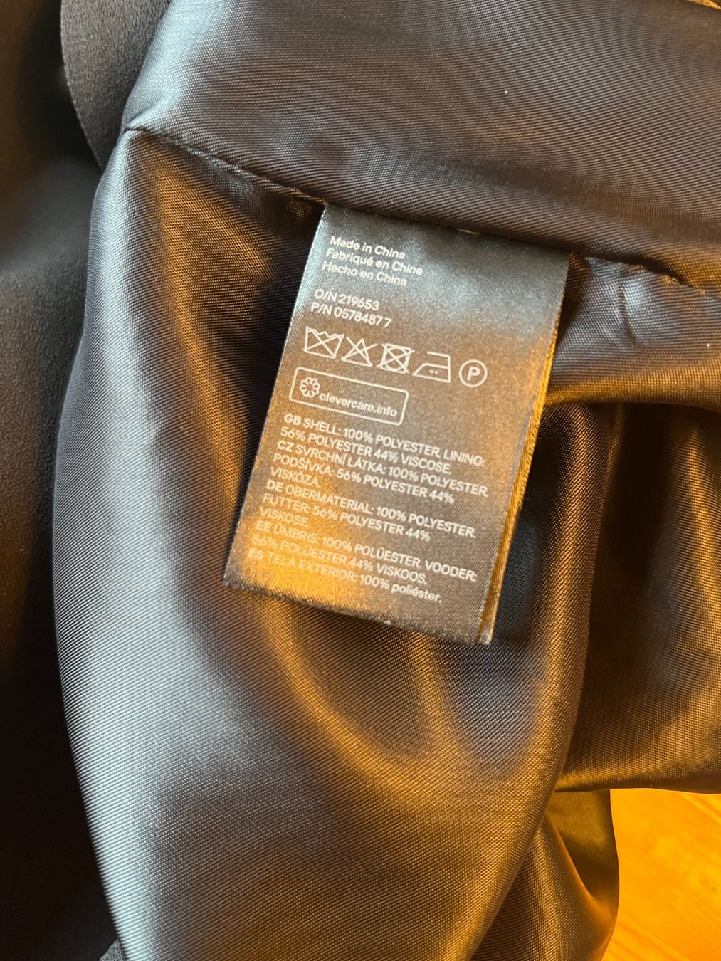 H&M Giacche: Black blazer with ruffled sleeves – Usato da Winterthur venduto da L.K.I. 3