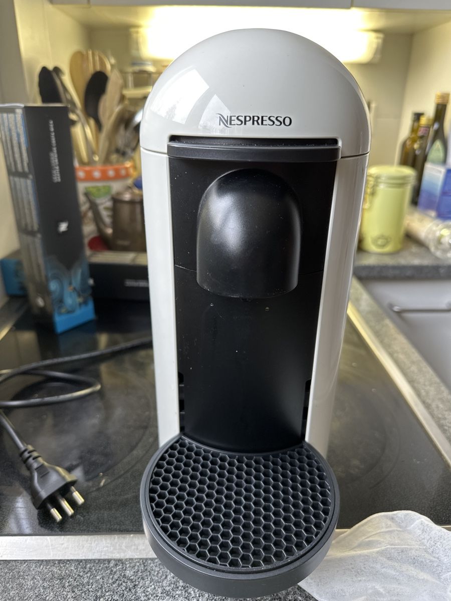 Nespresso Macchine per caffè & Macchine per espresso: Nespresso Vertuo GCB2 Kaffeemaschine Weiss – Usato da Zürich venduto da aha101101 4