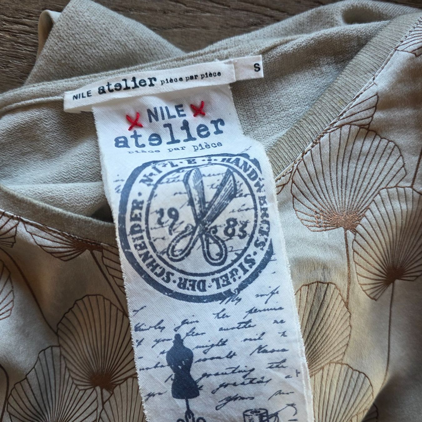Nile Camicette: 🐸 NILE SEIDENBLUSE S BLUSE SEIDE PULLOVER TOP ZUSTAND – Nuovo (secondo la descrizione) da Môtier (Vully) venduto da Frogs 7