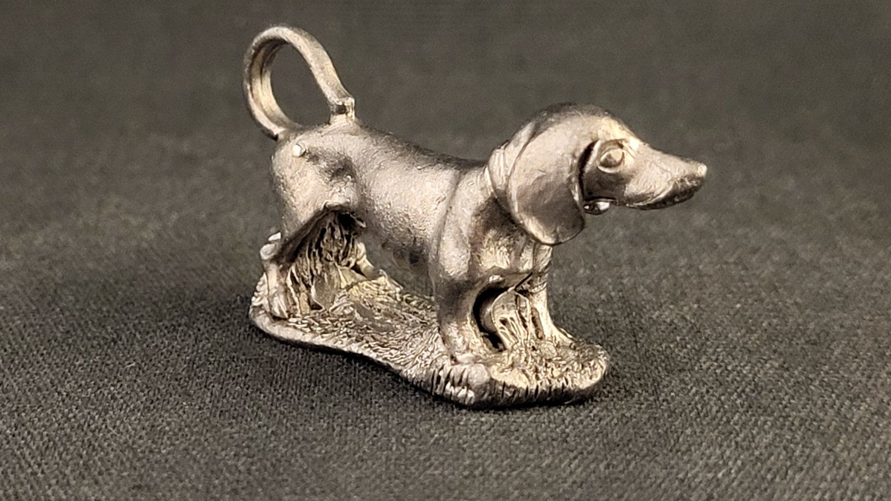 Statuette: Kleiner Metall-Dackel "IV" – Usato da Basel venduto da spinne02 2