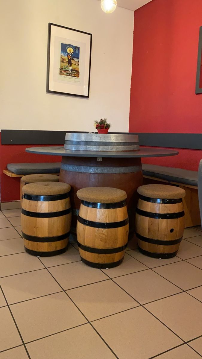 Sgabelli: 4 tabourets tonneaux  – Usato da Hauterive NE venduto da jocca13 1