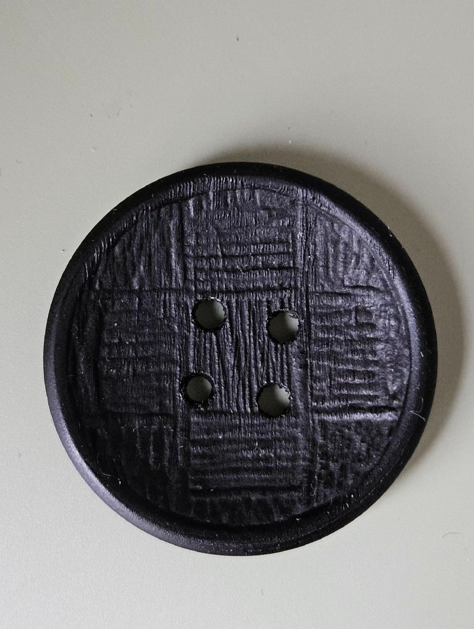 Bottoni: bouton noir 33mm – Usato da Carouge GE venduto da Lea000