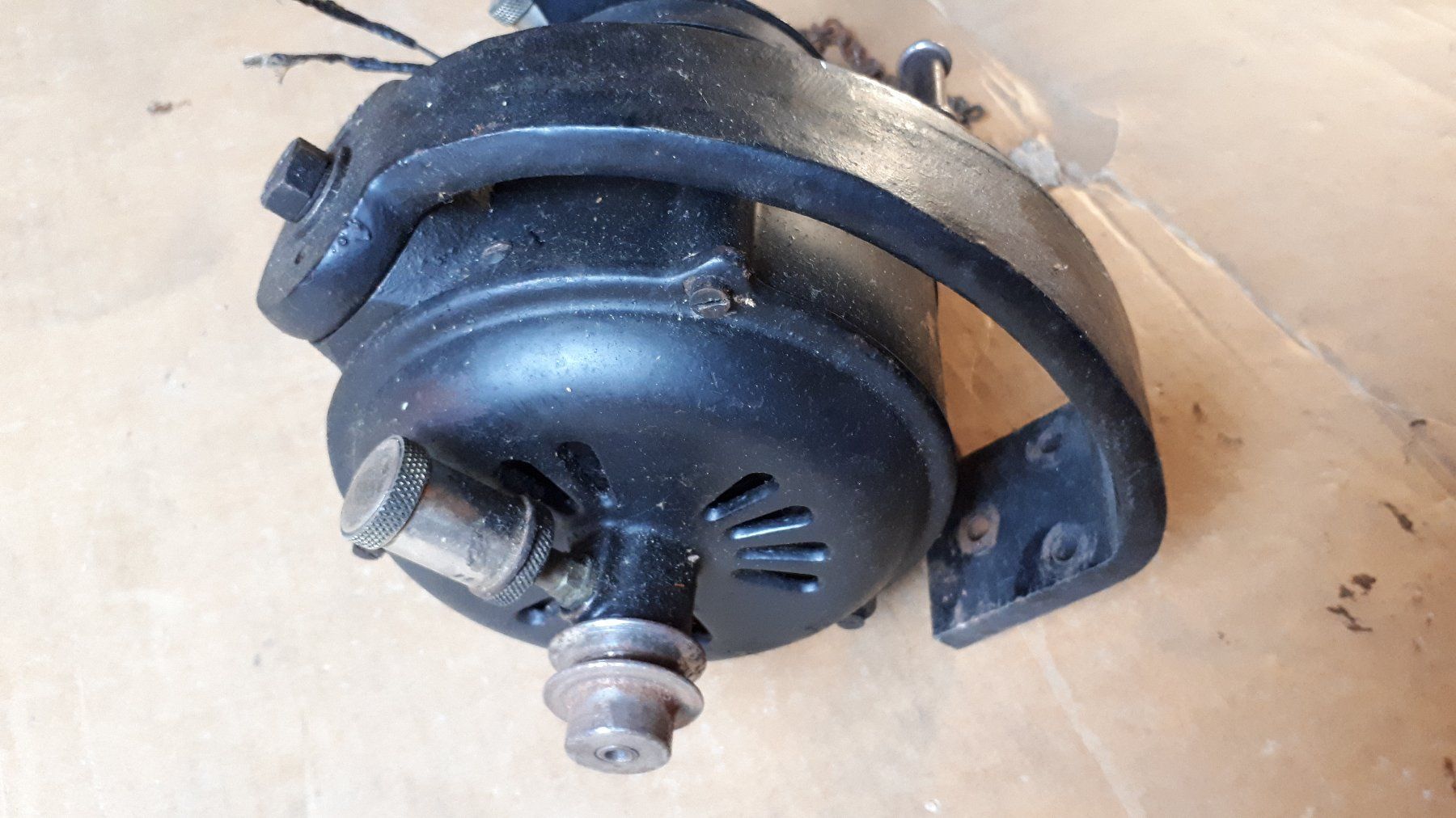 Macchine da cucire: Vintage Nähmaschinenmotor, – Usato da Madiswil venduto da 20gls 2