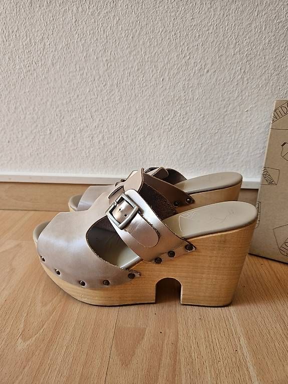 Damenschuhe: Antidoti Clogs/Mules, Beige, Gr.40  – Gebraucht aus Zürich von Elena231