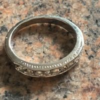 Eleganter Ring mit Zirkonia Steinen / Grösse 7 (56)