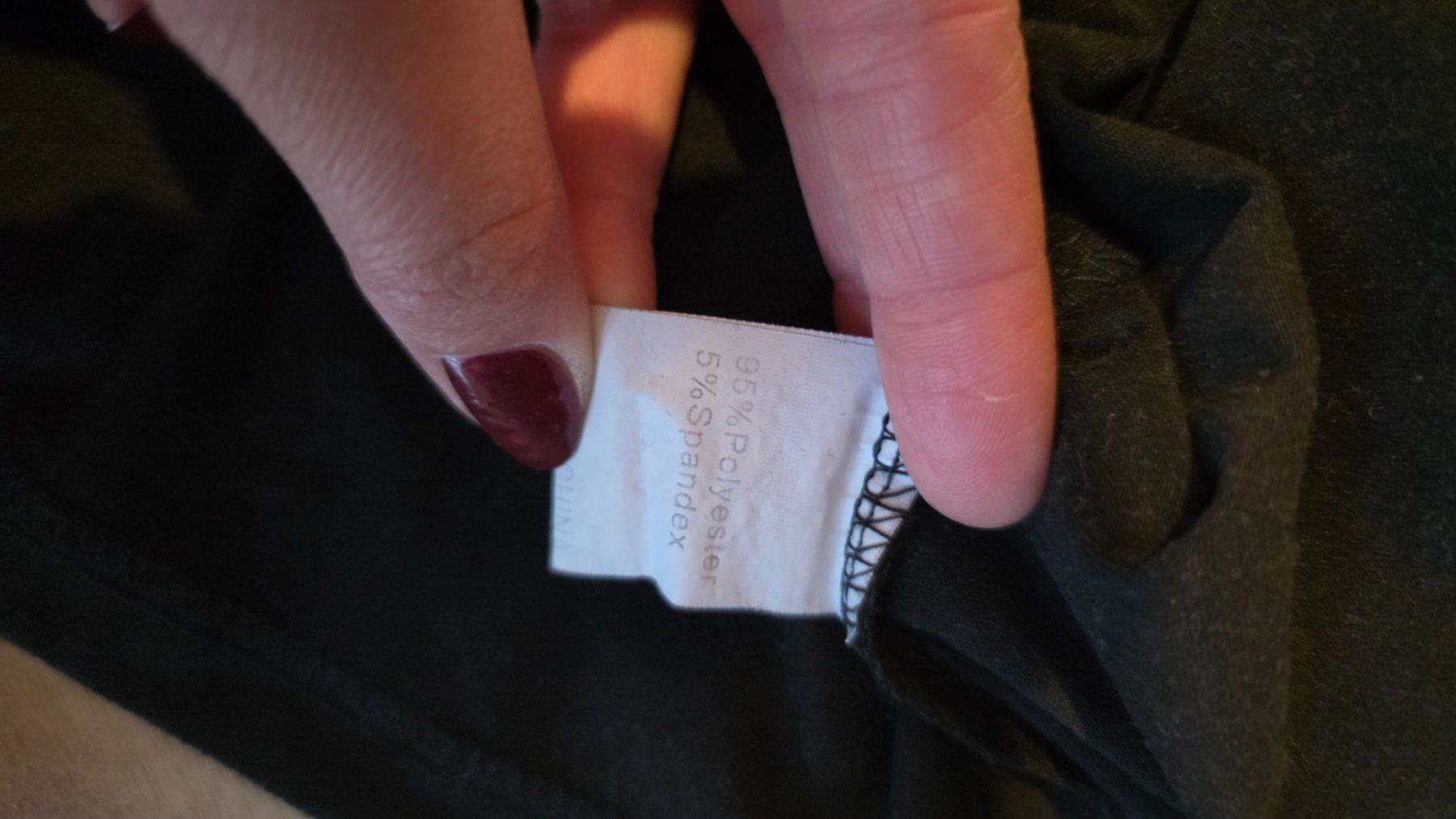 T-shirt: T-Shirt schwarz mit Weingläser – Usato da Dicken venduto da anita-123 2