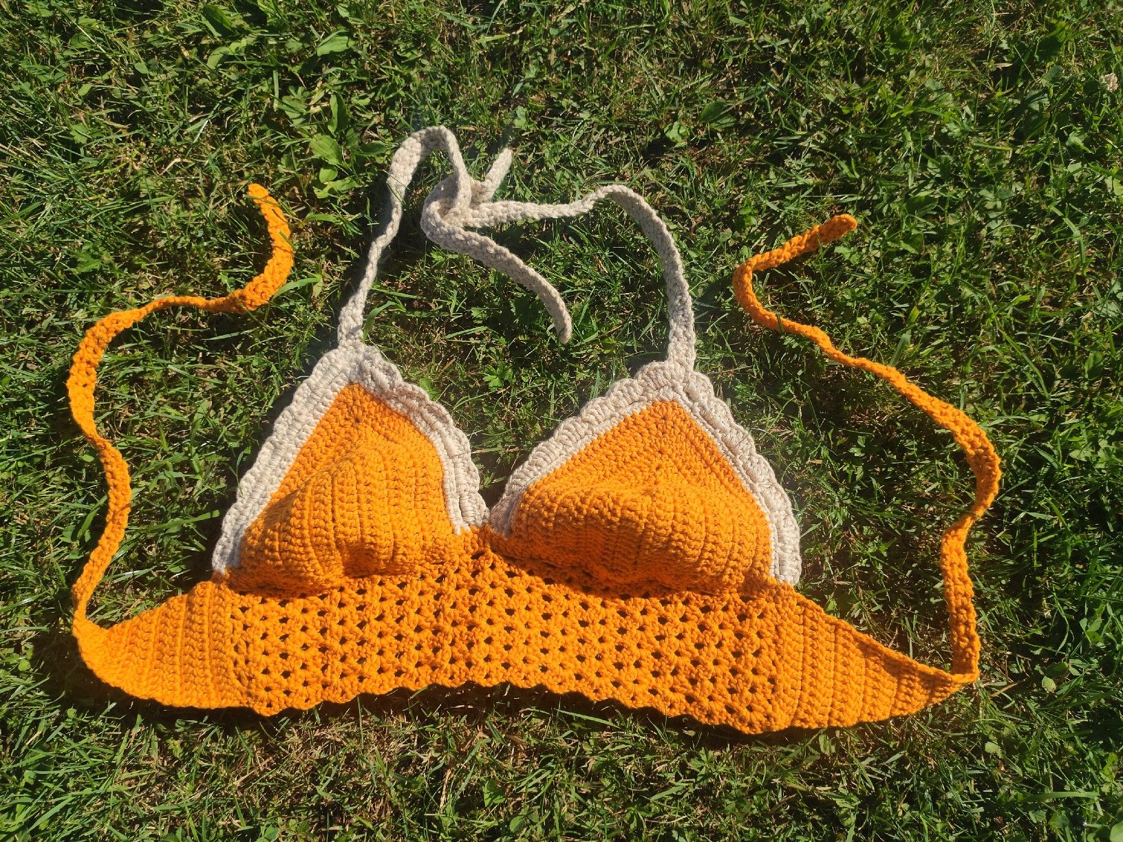 Top: Gehäkeltes Bikini-Oberteil, Senfgelb, neu – Usato da Recherswil venduto da fashionTrash 1