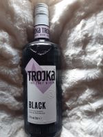 Trojka Black