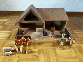 Schöner Bauernhof /Holzstall
