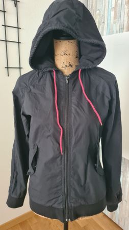 Maxdrive Jacke, Schwarz, Kapuze, Grösse  S/36, Neuwertig