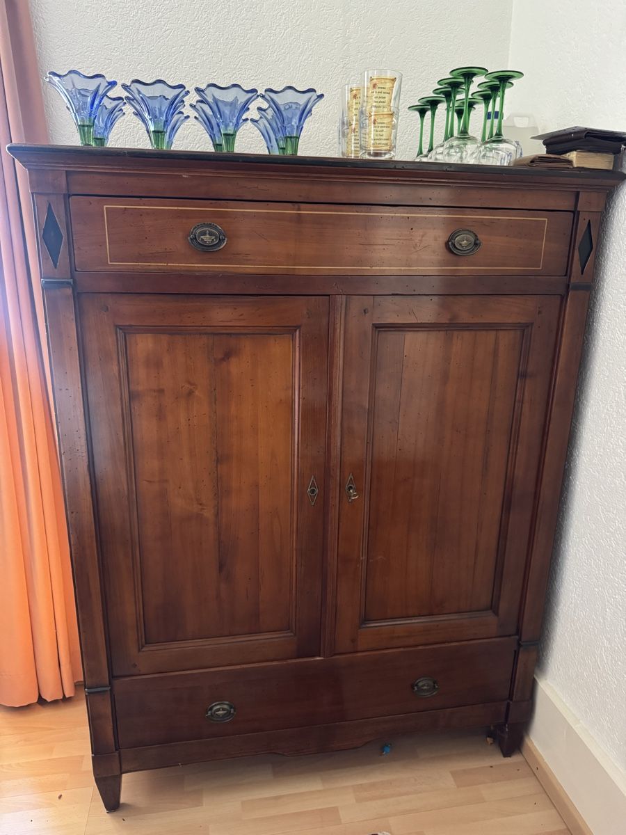 Commodes: Commode ancienne  – D'occasion à Courrendlin par bur_twg6