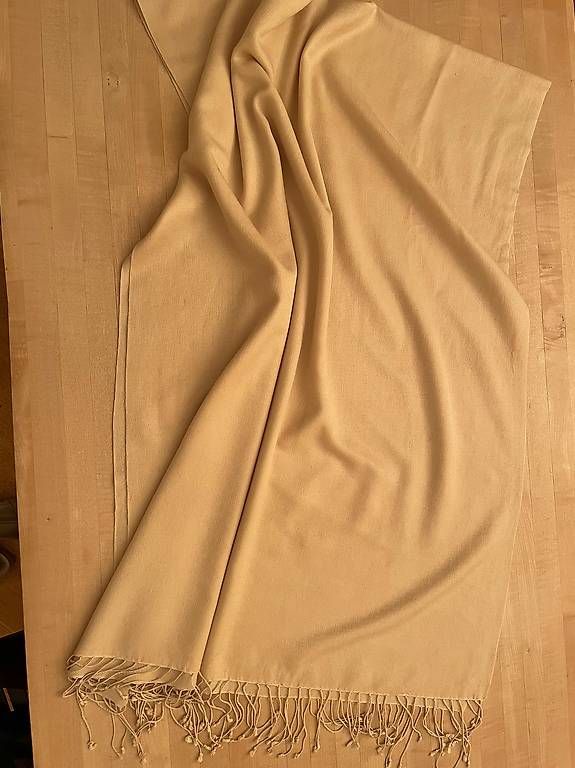 Foulard & Sciarpe: Paschminaschal beige mit Zötteli – Usato da Kilchberg ZH venduto da familiy