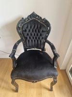 Barock Armlehnstuhl schwarz samtig mit Gebrauchsspuren