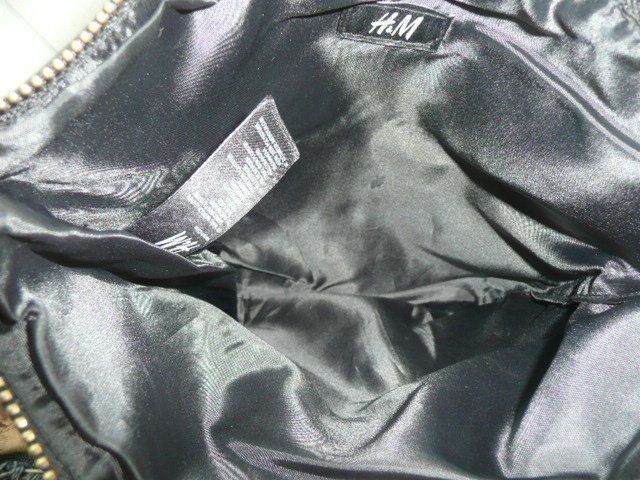 H&M Taschen für Damen: Umhängetasche H&M mit goldfarbige Kette – Gebraucht aus Baar von negombo 4