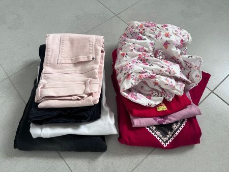Lot d’habits fille taille 146