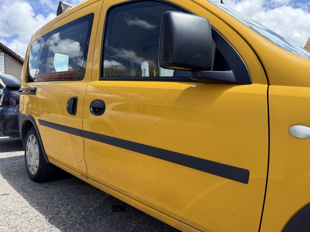 Opel Veicoli commerciali: Opel Combo 2010 1.7CDTi  – Usato da La Chaux-de-Fonds venduto da den_z7zs 3