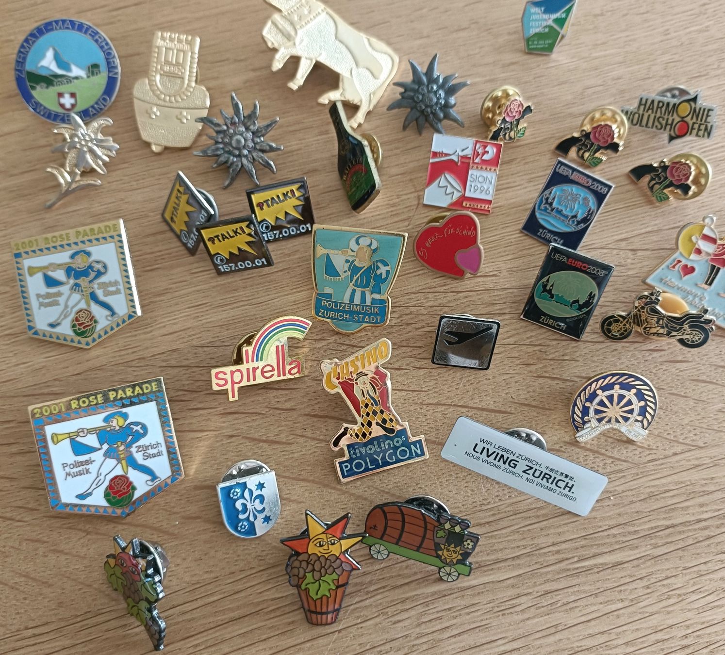 Placchette & Badge: Diverse Pins – Usato da Wallisellen venduto da plast01 5