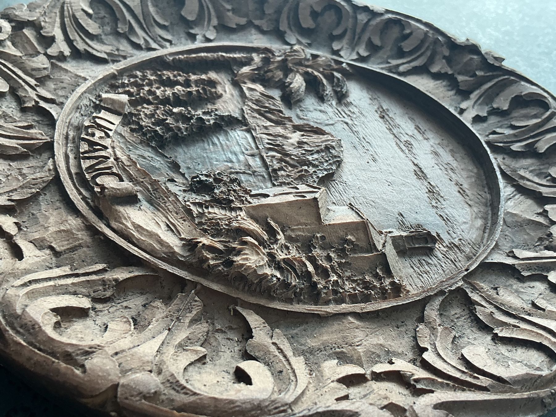 Tutte le decorazioni: Wandteller Lugano antik – Usato da Horw venduto da adler65 2