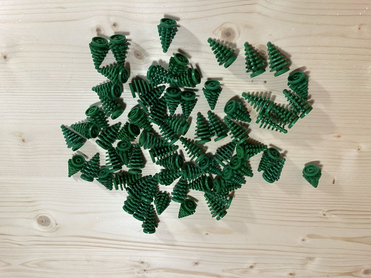 Lego Kit di costruzioni: 68 Lego Tannenbäume – Usato da Luzern venduto da windundsichtschutz