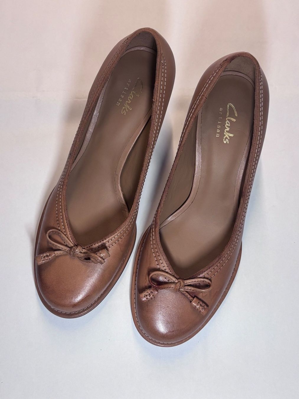 Clarks Chaussures femmes: Hellbraune, Clarks, Blockabsatz Leder Pumps in Gr.38 – D'occasion à Möhlin par MichaBS85 1