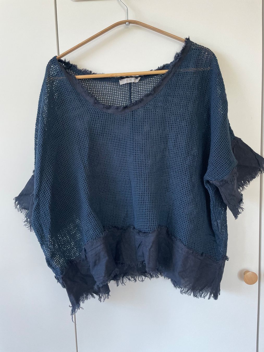 Top: Oversize Strickshirt Blau Fransen – One-Size – Usato da Neukirch an der Thur venduto da bee88