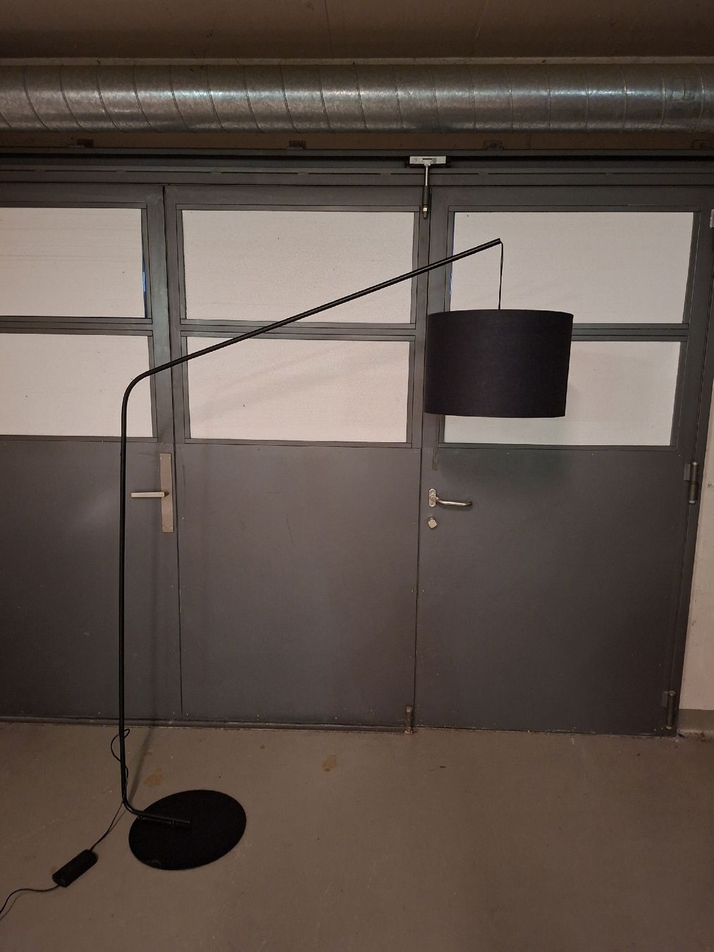 Lampen: Stehleuchte schwarz Metall Stoffschirm Design modern – Gebraucht aus Glarus von volvot6