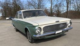 Chrysler Valiant - Montage Suisse - stolzer Veteran!