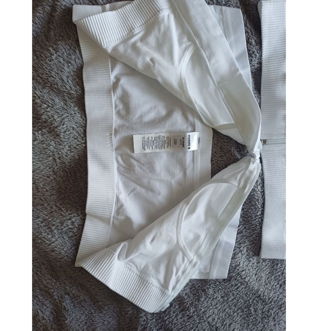 Tops: Medela Abpumpbustier handsfree – Neuf (Voir description) à Boltigen par Taba07 1