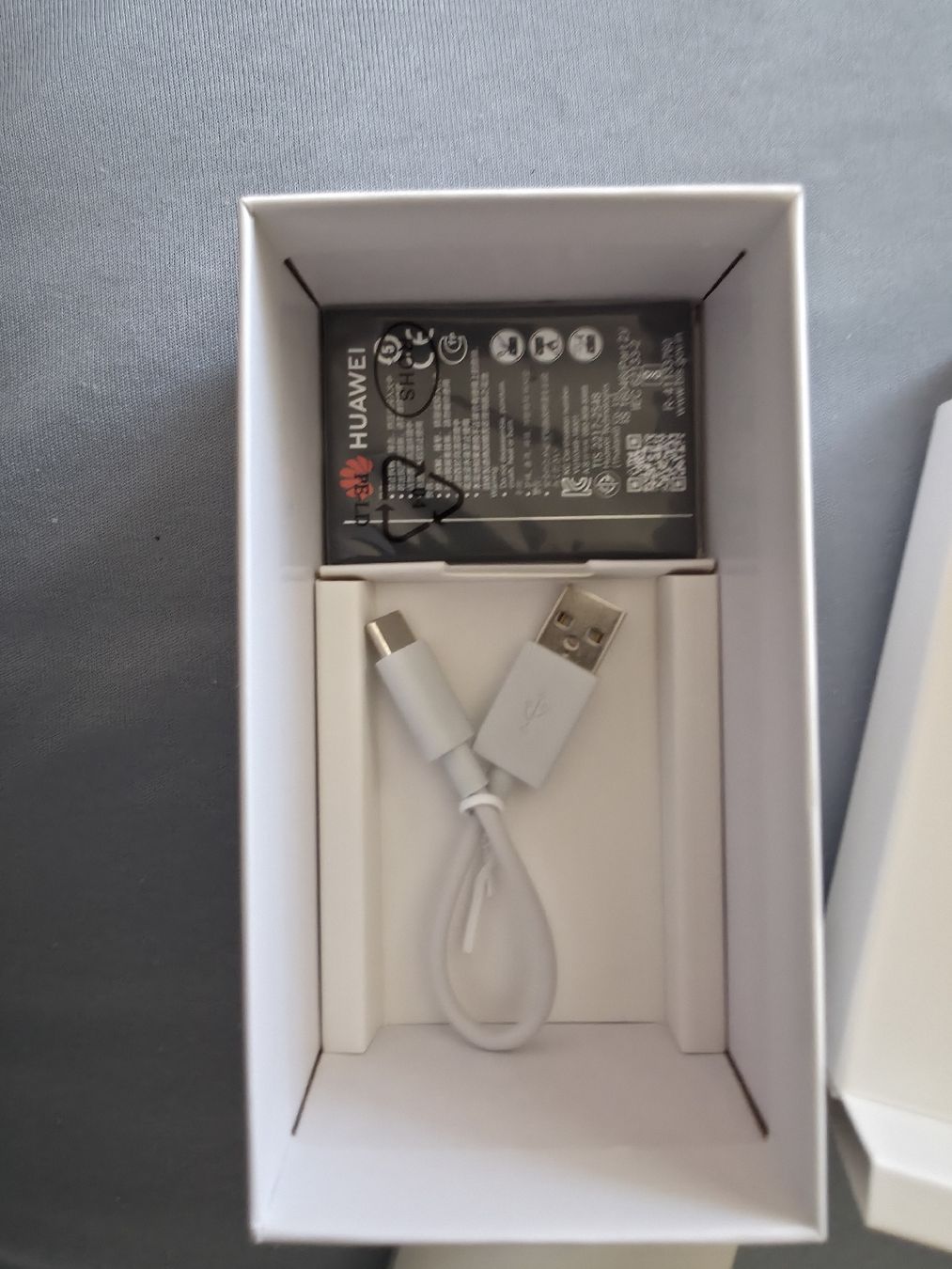 Huawei Modem & Router: Huawei 4g LTE mobiler WLAN Router E5586-326 – Nuovo (secondo la descrizione) da Luzern venduto da Asim_84 2