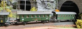 Très joli train historique 1 loc vapeur et 8 wagons