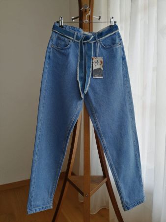 Neue Jeans Zara Gr. 36 /34 Mom Fit