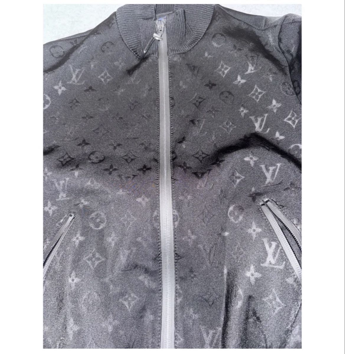 Giacche: Louis Vuitton Bomber Jacket Monogram Black Size XL – Nuovo (secondo la descrizione) da Herrliberg venduto da erh_r2tw 1
