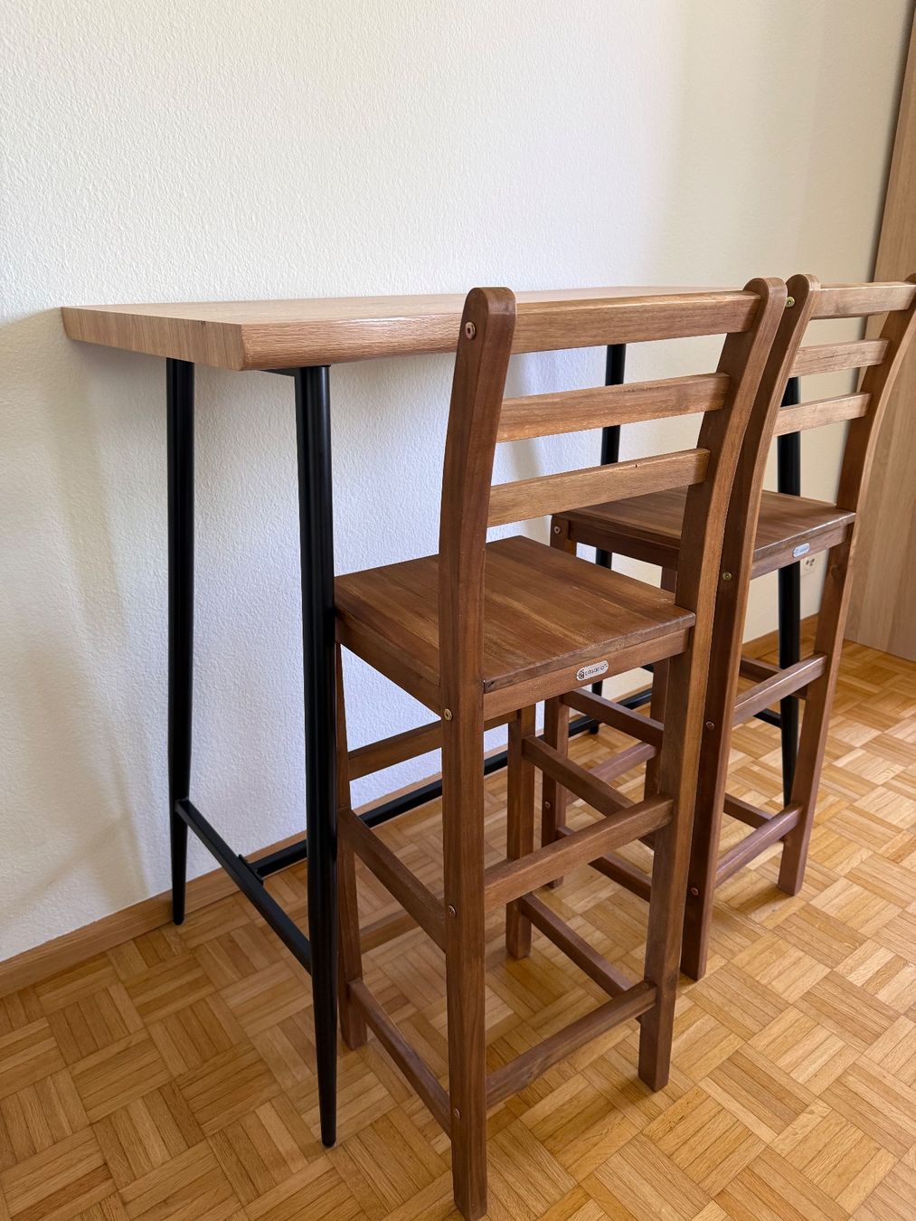 Mömax Set di tavolo e panche: Bar-Tisch & Stühle – Usato da Basel venduto da jas_9ckm