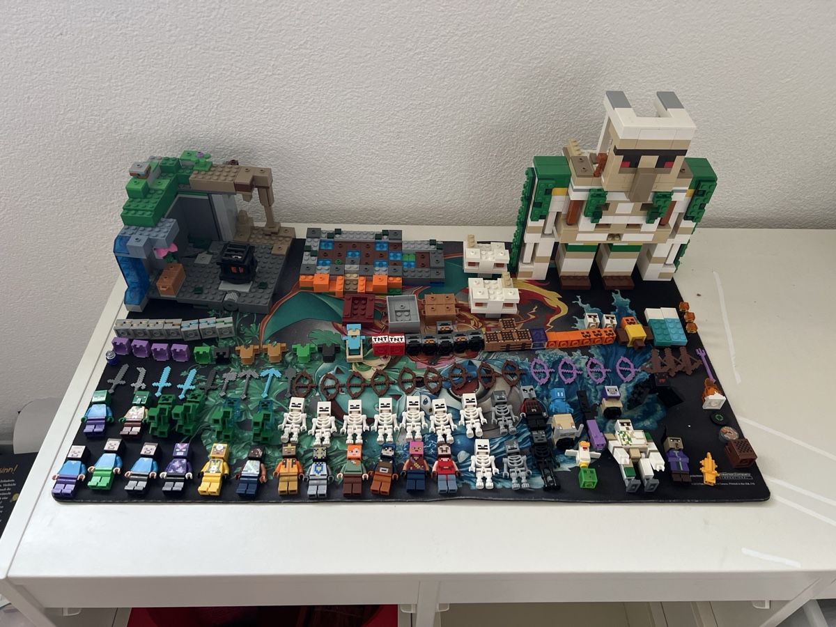 Lego Giocattoli: Lego Minecraft Eisemgolem Höhle & Hexe Garten – Usato da Villmergen venduto da rob_n572