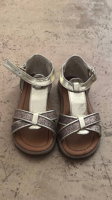 Scarpe per ragazze: Mädchen Sandalen Grösse 25 – Usato da Regensdorf venduto da Piritatti
